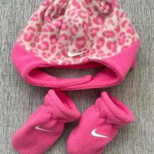 Nike hat and clothes for infant